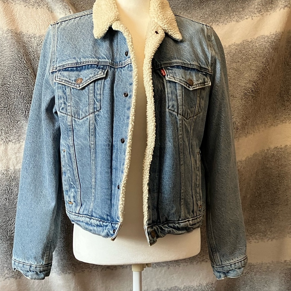 Women’s vintage Levi fur lined coat large cream